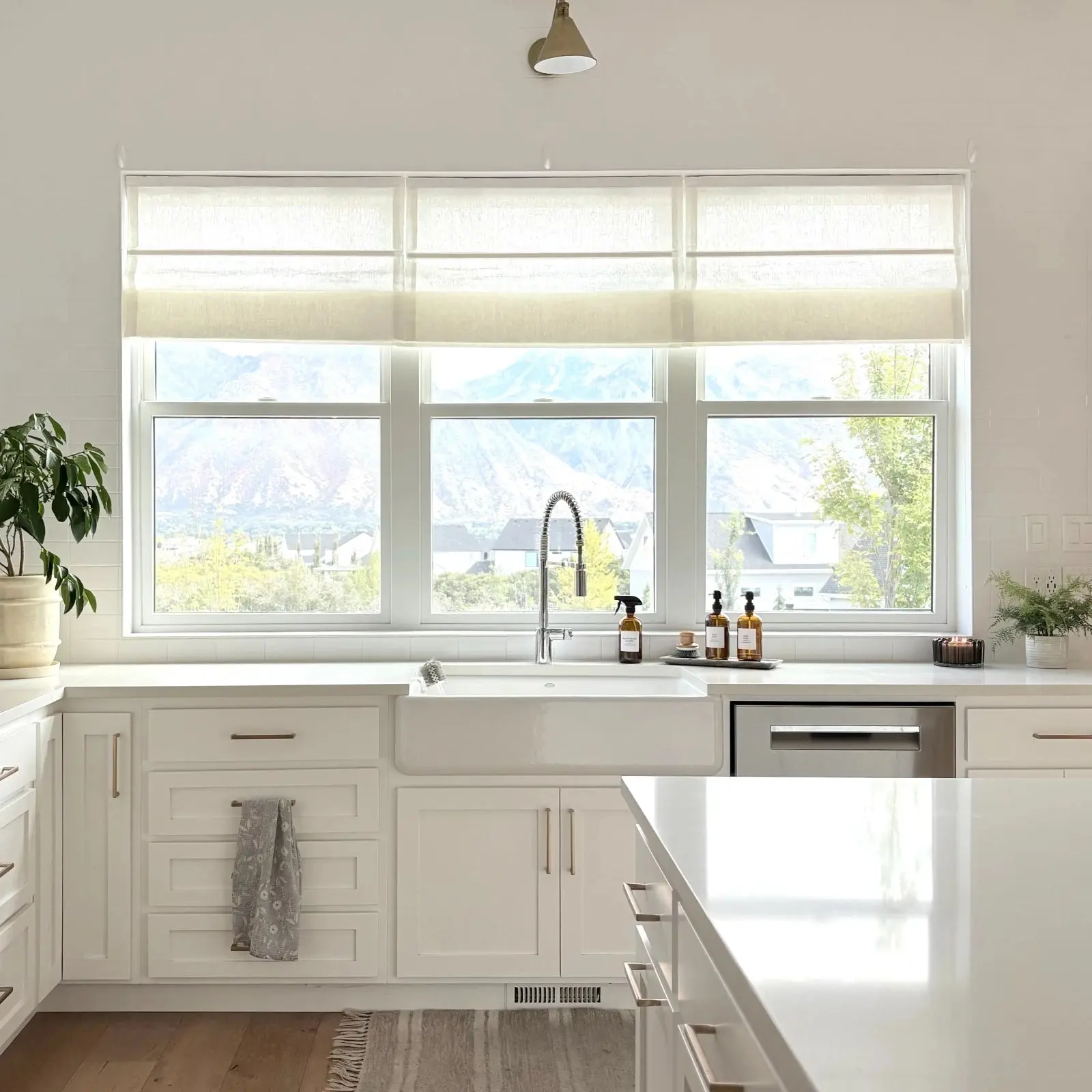 Liz Linen Roman Shade Cordless - Image 5