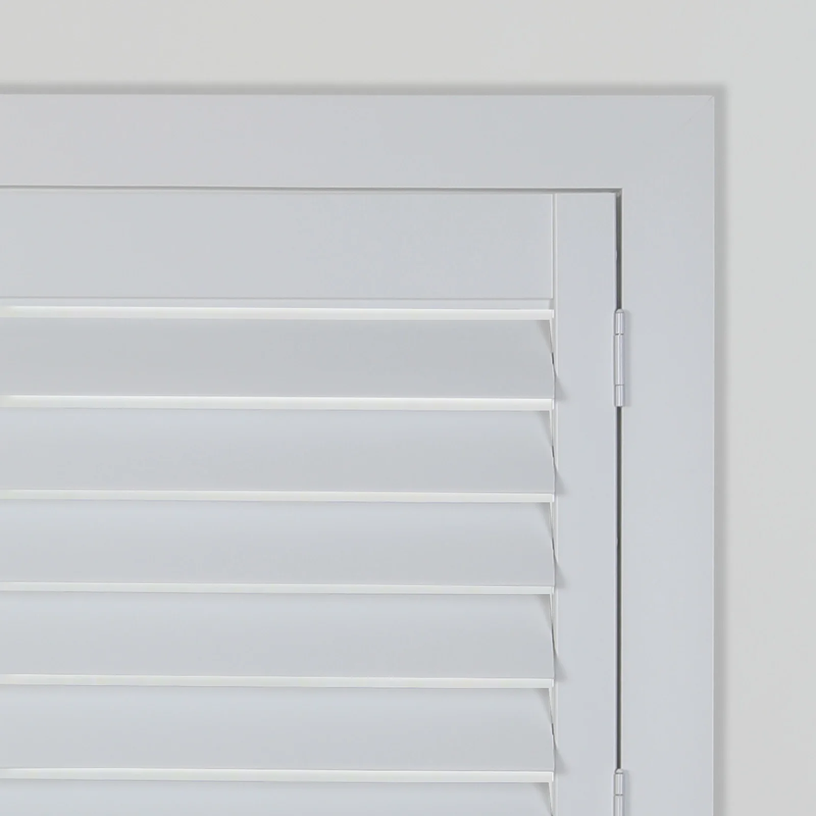 TWOPAGES Veritas Ready Made Hardwood Plantation Shutter  – Single Panel - Image 4